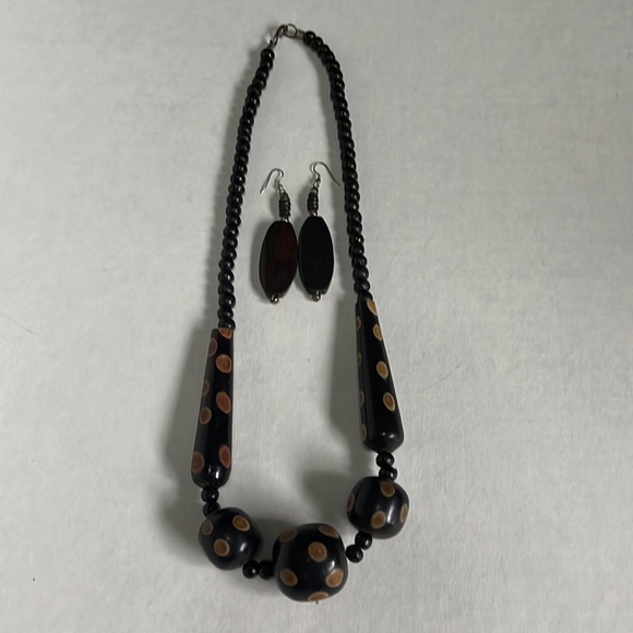 Wooden Big Beads Necklace - Picture 10 of 13